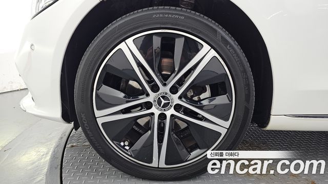 Mercedes-Benz C-Class (W205) C220 d 4MATIC Exclusive 2019 — фото 5