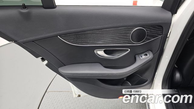 Mercedes-Benz C-Class (W205) C220 d 4MATIC Exclusive 2019 — фото 25