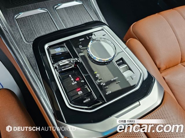 BMW i7 (G70) eDrive 50 M Sport 2024 — фото 9