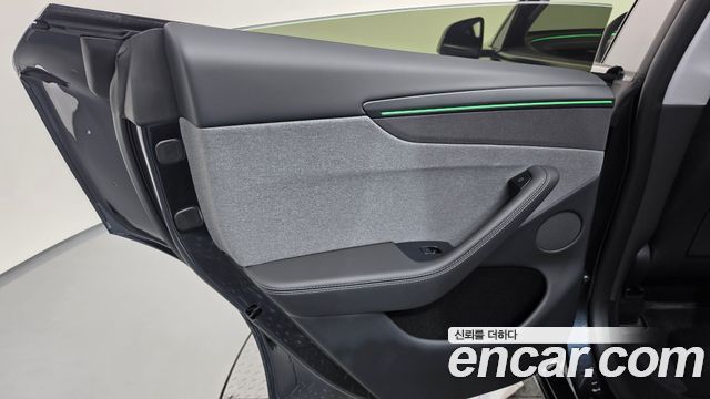 Tesla Model Y RWD 2025 — фото 25