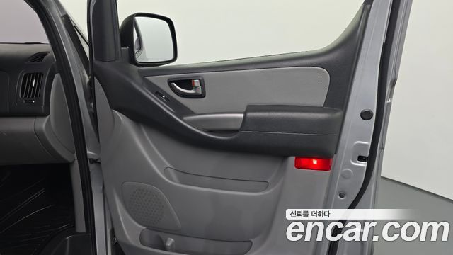Hyundai Grand Starex Van 3-Seater Smart 2019 — фото 25
