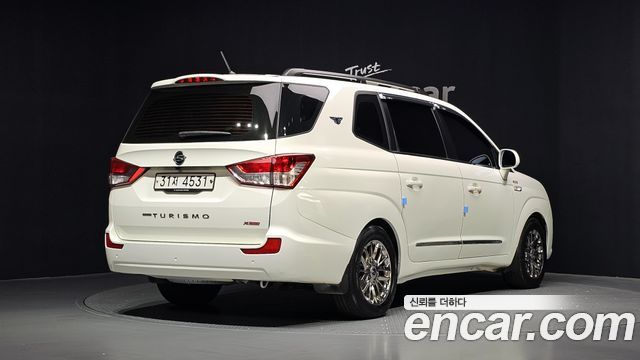 KG Mobility (SsangYong) Korando Turismo 4WD Extreme 9-seater 2015 — фото 2