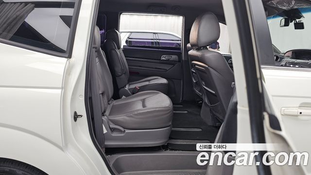 KG Mobility (SsangYong) Korando Turismo 4WD Extreme 9-seater 2015 — фото 12