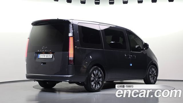 Hyundai Staria L3.5 Lounge 9-Seater Inspiration 2023 — фото 2
