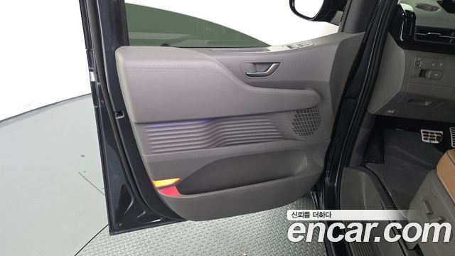 Hyundai Staria L3.5 Lounge 9-Seater Inspiration 2023 — фото 24