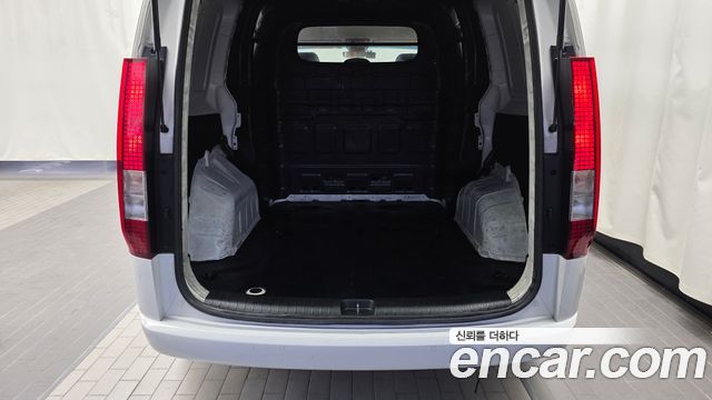 Hyundai Staria Cargo 5-Seater Smart 2023 — фото 24