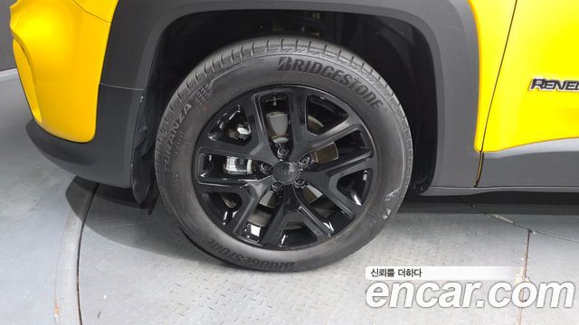 Jeep Renegade 1.3 Limited 2023 — фото 5