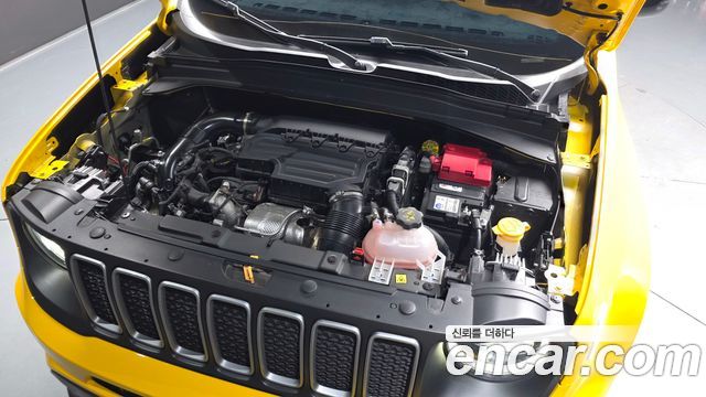 Jeep Renegade 1.3 Limited 2023 — фото 6