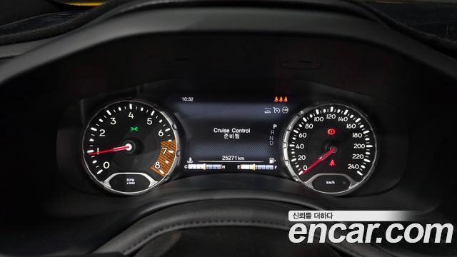 Jeep Renegade 1.3 Limited 2023 — фото 8