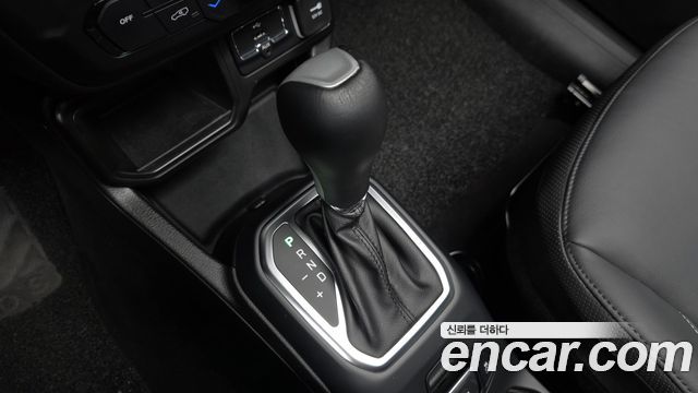 Jeep Renegade 1.3 Limited 2023 — фото 9