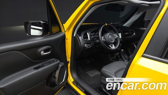 Jeep Renegade 1.3 Limited 2023 — фото 10