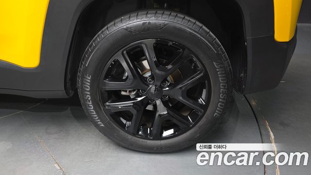 Jeep Renegade 1.3 Limited 2023 — фото 21