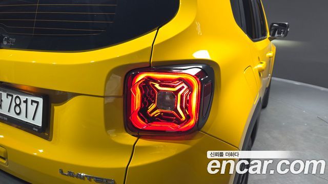 Jeep Renegade 1.3 Limited 2023 — фото 23