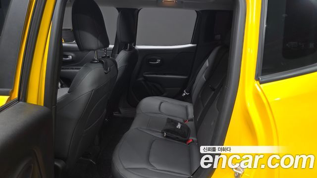 Jeep Renegade 1.3 Limited 2023 — фото 26