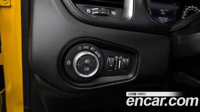 Jeep Renegade 1.3 Limited 2023 — фото 29