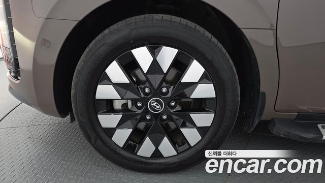 Hyundai Staria HEV 1.6 Lounge 7-Seater Inspiration 2025 — фото 5