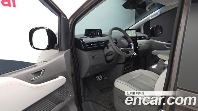 Hyundai Staria HEV 1.6 Lounge 7-Seater Inspiration 2025 — фото 10