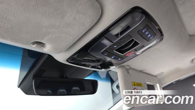 Hyundai Staria HEV 1.6 Lounge 7-Seater Inspiration 2025 — фото 17