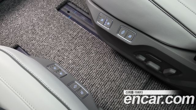 Hyundai Staria HEV 1.6 Lounge 7-Seater Inspiration 2025 — фото 19