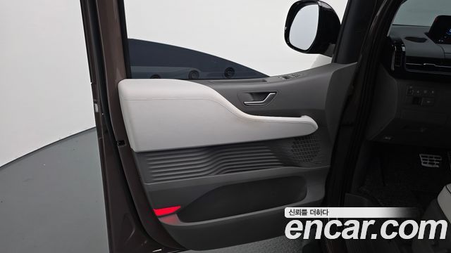 Hyundai Staria HEV 1.6 Lounge 7-Seater Inspiration 2025 — фото 24