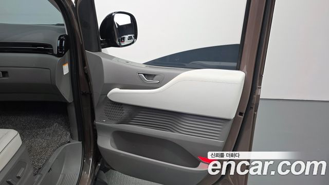 Hyundai Staria HEV 1.6 Lounge 7-Seater Inspiration 2025 — фото 25