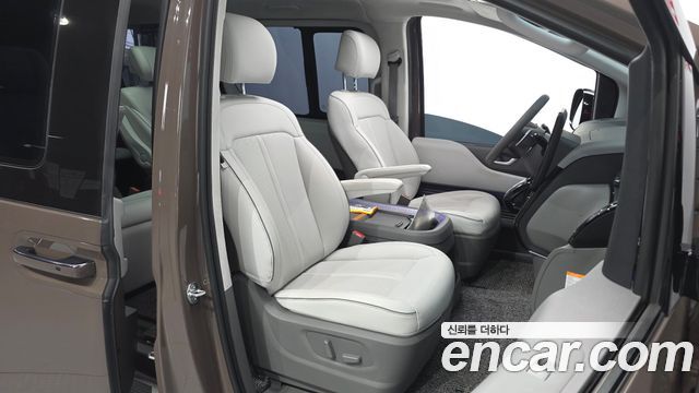 Hyundai Staria HEV 1.6 Lounge 7-Seater Inspiration 2025 — фото 26