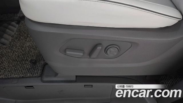 Hyundai Staria HEV 1.6 Lounge 7-Seater Inspiration 2025 — фото 31