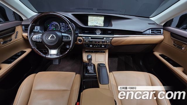 Lexus ES300h Supreme XV60 2018 — фото 7