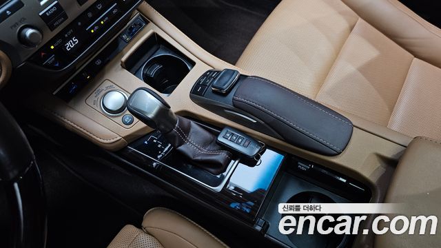Lexus ES300h Supreme XV60 2018 — фото 9