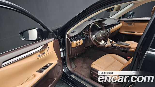 Lexus ES300h Supreme XV60 2018 — фото 10