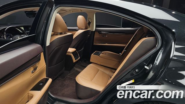 Lexus ES300h Supreme XV60 2018 — фото 11