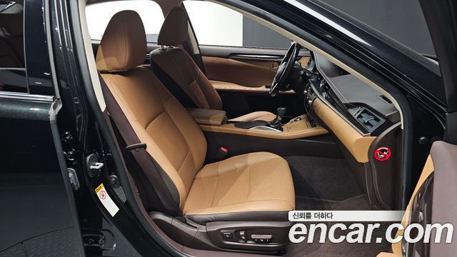 Lexus ES300h Supreme XV60 2018 — фото 12