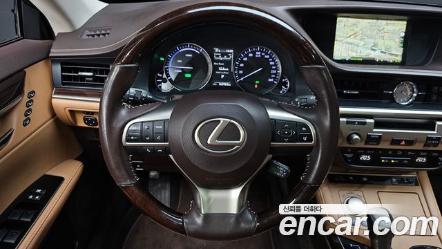 Lexus ES300h Supreme XV60 2018 — фото 13
