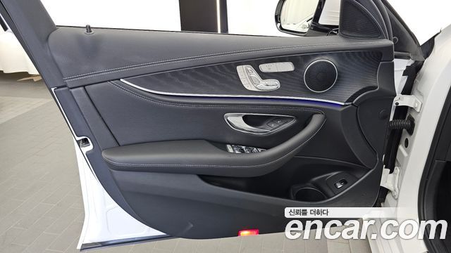 Mercedes-Benz E-Class (W213) E220d 4MATIC AMG Line 2021 — фото 24