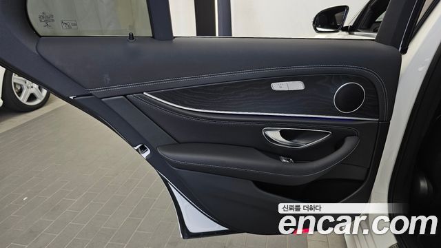 Mercedes-Benz E-Class (W213) E220d 4MATIC AMG Line 2021 — фото 25