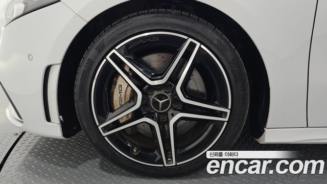 Mercedes-Benz A-Class (W177) AMG A35 4MATIC Sedan 2021 — фото 5