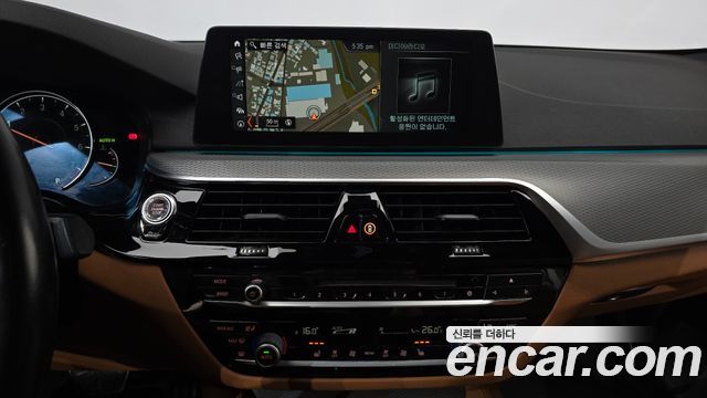 BMW 5 Series (G30) 530i xDrive M Sport Package 2017 — фото 16