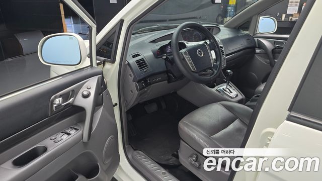 KG Mobility (SsangYong) Korando Turismo 4WD GT 11-seater 2014 — фото 10