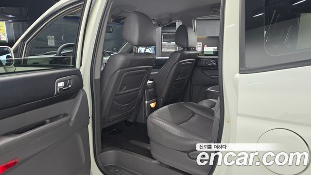 KG Mobility (SsangYong) Korando Turismo 4WD GT 11-seater 2014 — фото 15