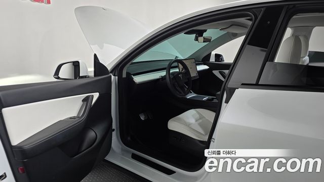 Tesla Model Y Long Range AWD 2022 — фото 10