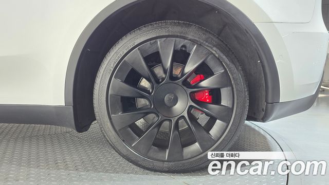 Tesla Model Y Long Range AWD 2022 — фото 27