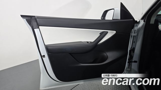 Tesla Model Y Long Range AWD 2022 — фото 30