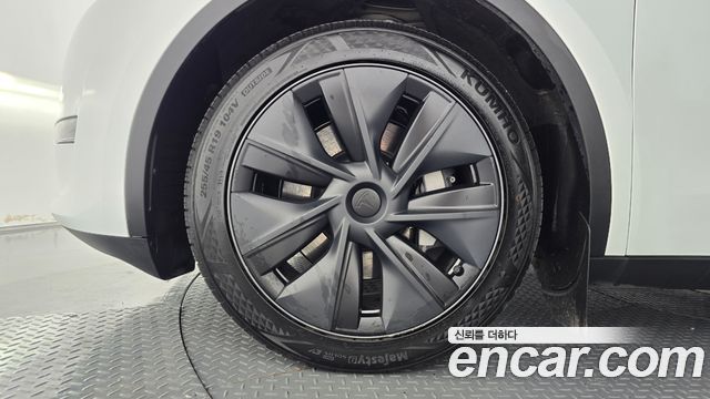 Tesla Model Y Long Range AWD 2024 — фото 5