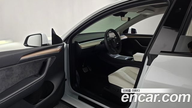 Tesla Model Y Long Range AWD 2024 — фото 10