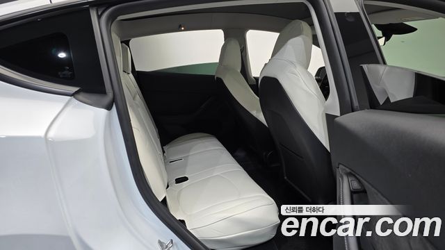 Tesla Model Y Long Range AWD 2024 — фото 15