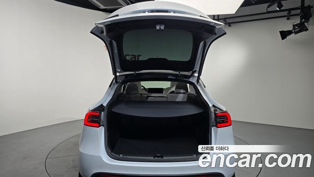 Tesla Model Y Long Range AWD 2024 — фото 21
