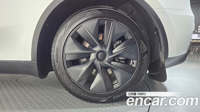 Tesla Model Y Long Range AWD 2024 — фото 27