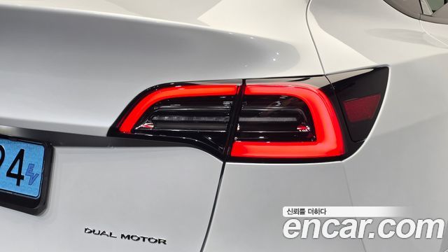 Tesla Model Y Long Range AWD 2024 — фото 29