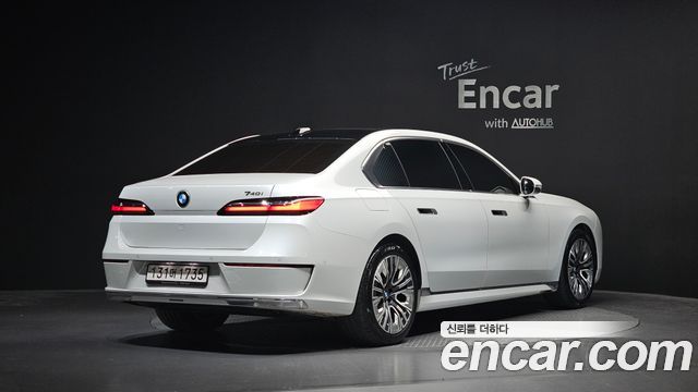 BMW 7 Series (G70) 740i sDrive Design Pure Excellence 2023 — фото 2