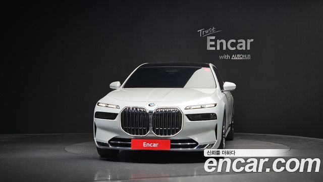 BMW 7 Series (G70) 740i sDrive Design Pure Excellence 2023 — фото 3